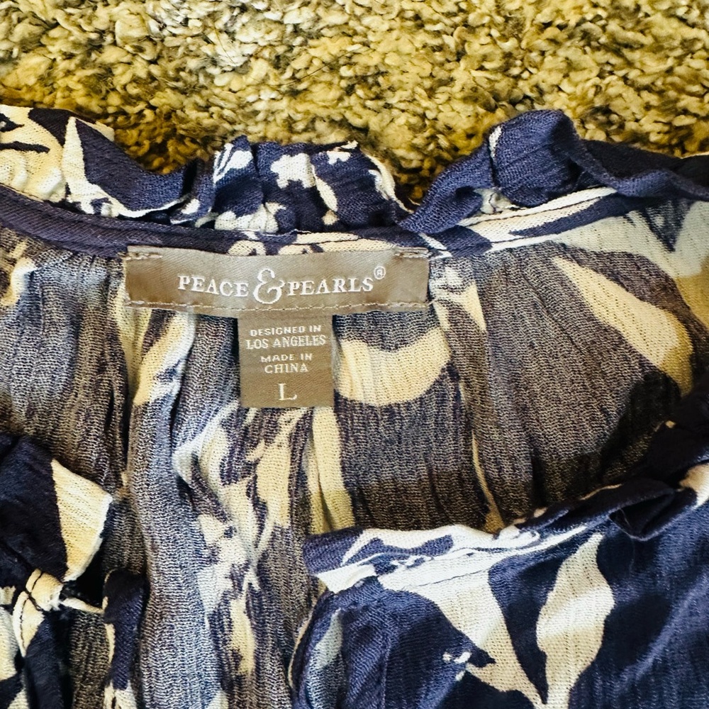 Peace & Pearls Navy Floral Ruffle Blouse 🌿✨
Size Large | NWT (new with tags - Picture 4 of 6